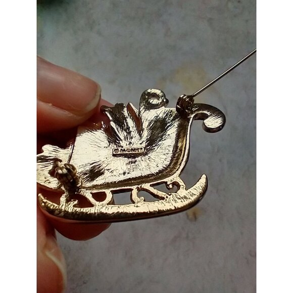 Vintage Monet Christmas Sleigh Pin Brooch Gold Tone Estate Jewelry - Picture 8 of 8